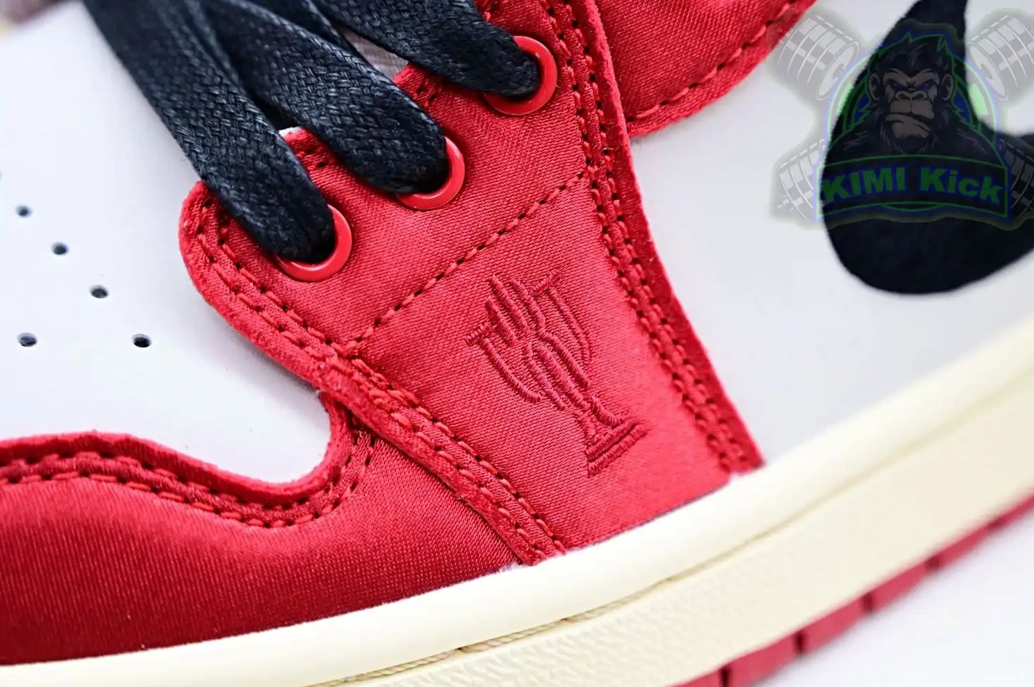 Trophy Room 1 Jordan Kimikick Air x “Away” OG Jordan Low 0810